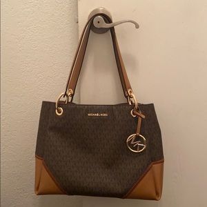 ~ ~ ~ Authentic Michael Kors ~ ~ ~